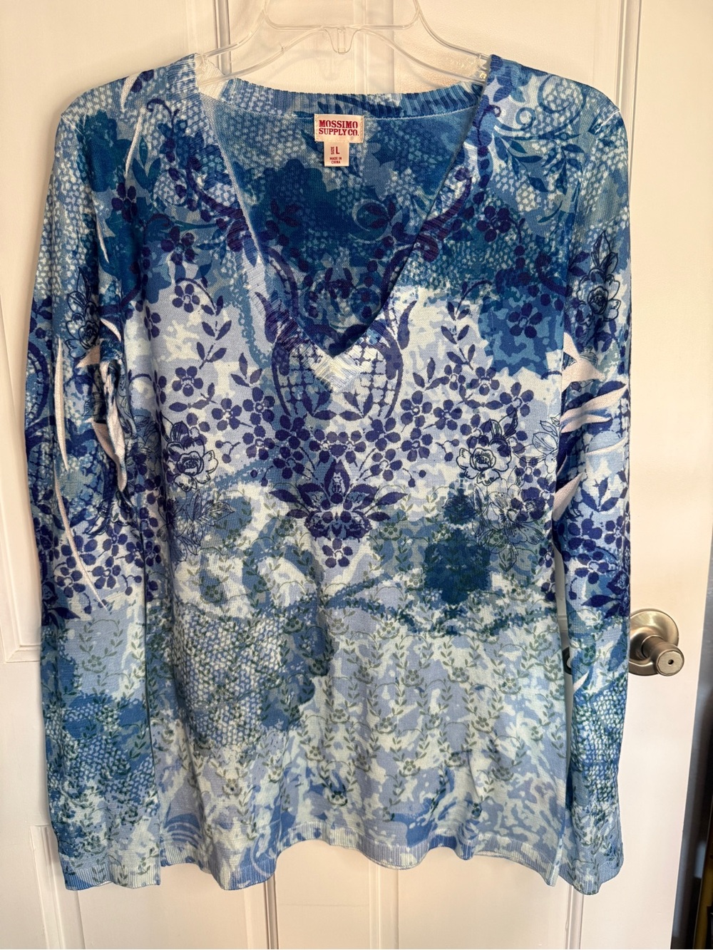 Mossimo Supply Co. Blue Multitone Floral V-Neck Sweater